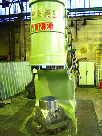 用戶現場-2噸空氣錘在法國 用戶現場-2噸空氣錘在法國