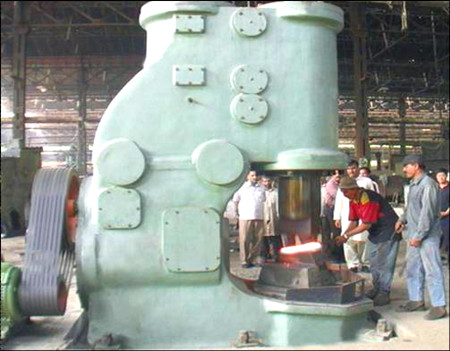 用戶現場-1000KG空氣錘在巴勒斯坦 用戶現場-1000KG空氣錘在巴勒斯坦