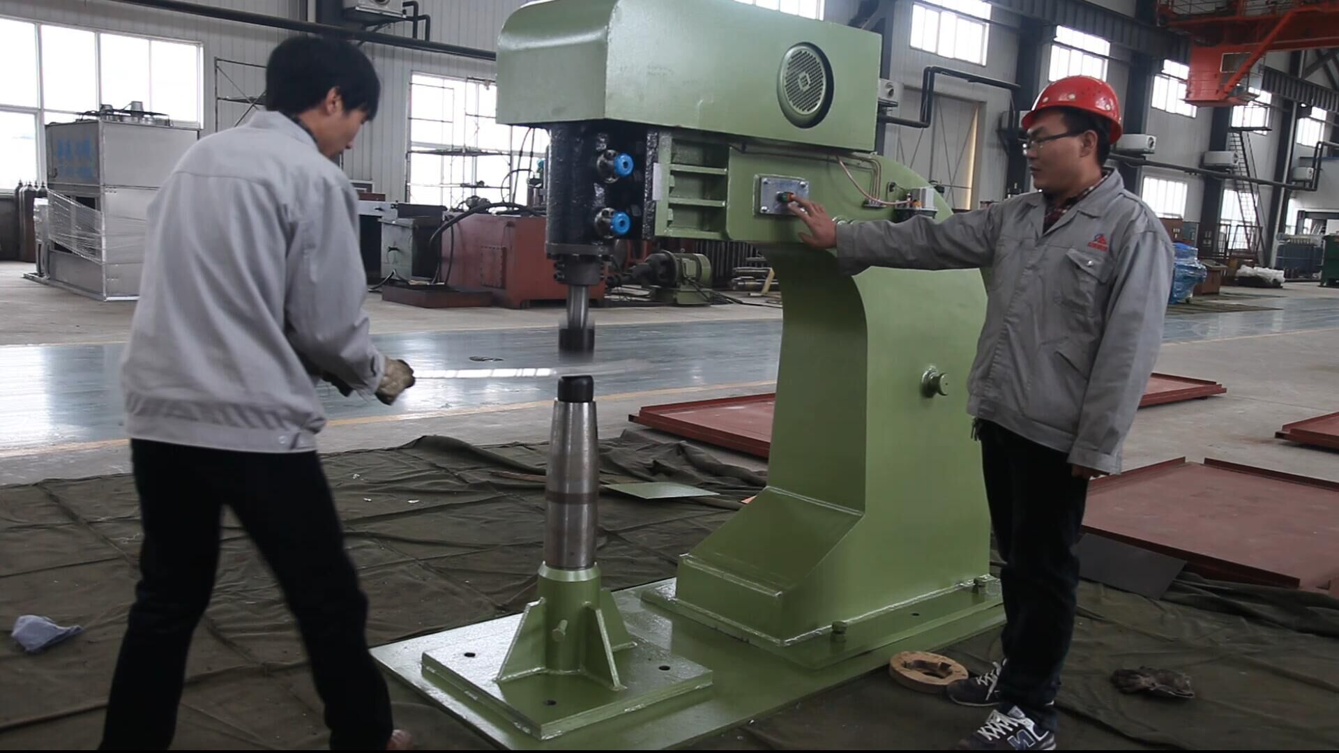 15KG氣動曲面成型機(jī)試打銅板 15KG氣動曲面成型機(jī)試打銅板