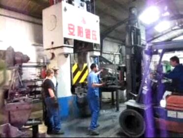 鍛錘打楔鐵機工作視頻