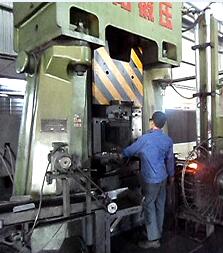 數控模鍛錘視頻-50KJ安鍛數控錘出口越南鍛造摩托車方向柱視頻