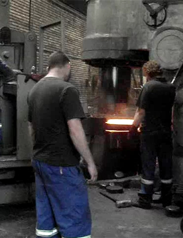 安陽鍛壓2噸鍛造空氣錘和2噸鍛造操作機在南非鍛造視頻