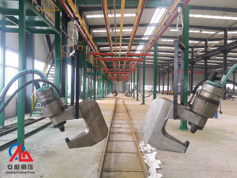 自動油壓鉚釘鉚接機在鳳凰集團 自動油壓鉚釘鉚接機在鳳凰集團