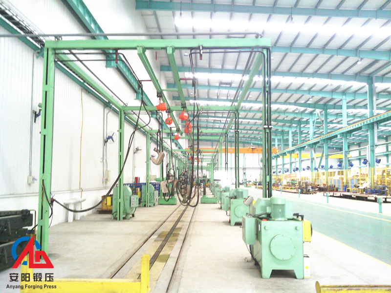 汽車車架液壓鉚接機生產線在東風杭汽 汽車車架液壓鉚接機生產線在東風杭汽