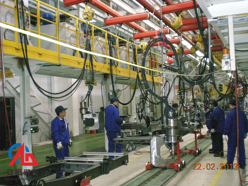 汽車大梁液壓鉚接機在哈輕 汽車大梁液壓鉚接機在哈輕