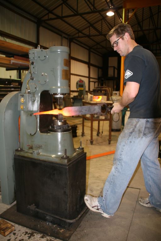 安陽鍛壓C41-15KG打鐵小空氣錘出口美國