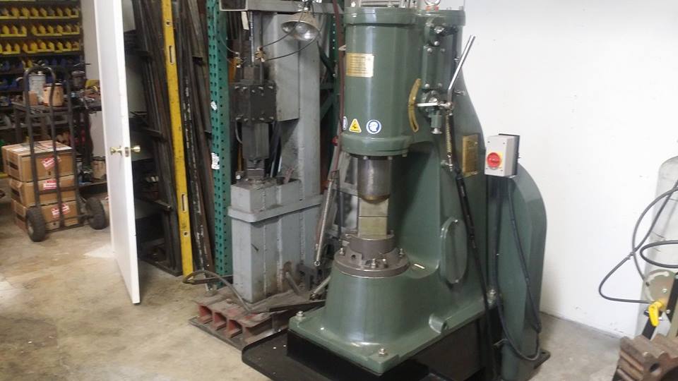 安陽鍛壓C41-40KG鐵藝小空氣錘出口美國