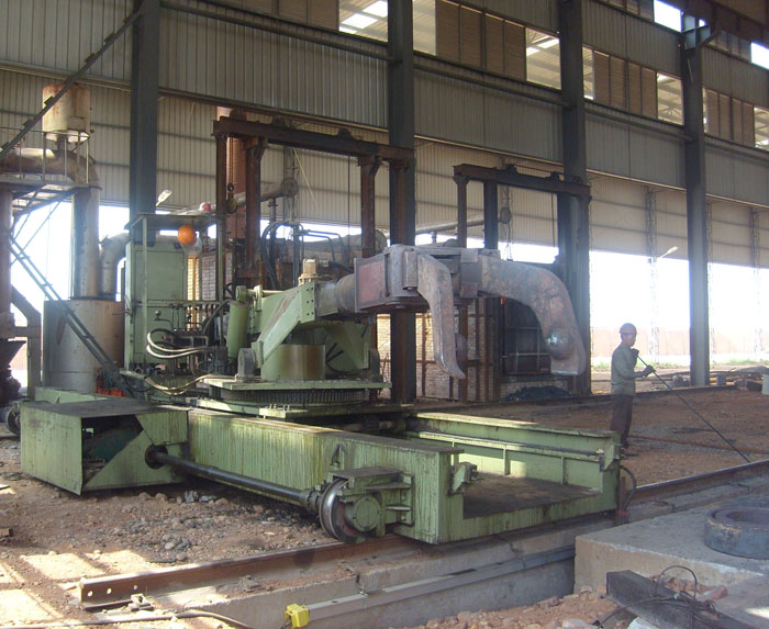 有軌重型鍛造裝取料機出口印尼