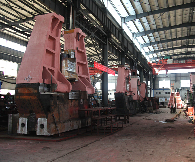 13噸模鍛電液錘在裝配 13噸模鍛電液錘在裝配