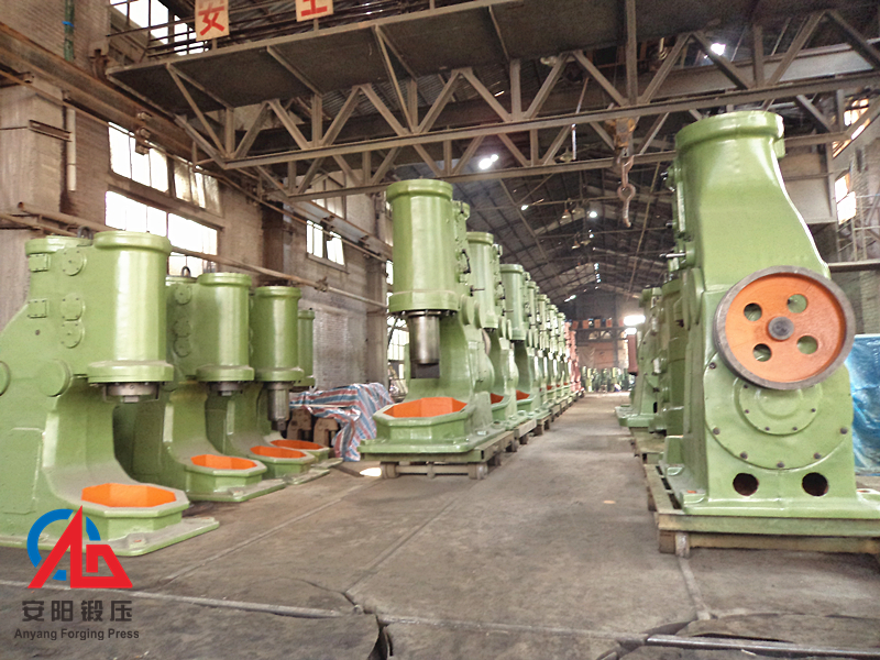 安陽鍛壓1噸空氣錘準備出廠