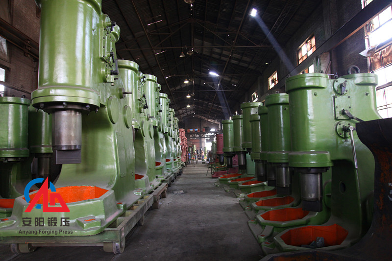 安陽鍛壓560KG，750KG空氣錘準備出廠