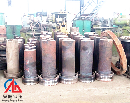 安陽鍛壓空氣錘錘桿準備加工