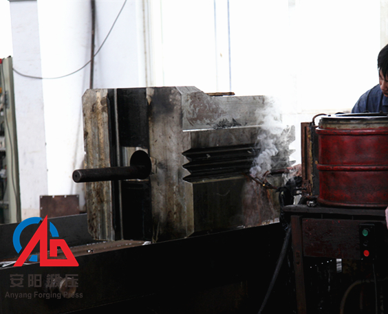 單臂自由鍛錘頭導軌面淬火 單臂自由鍛錘頭導軌面淬火