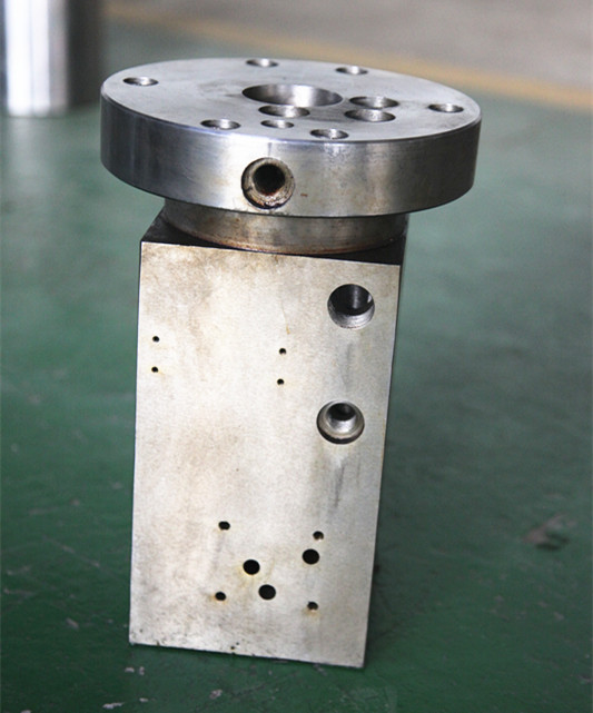 求購航空飛機剎車片制動蹄片車架投鉚機配件增壓缸供應(yīng)