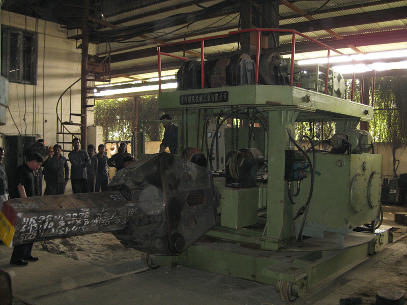 2噸有軌自由鍛造操作機 2噸有軌自由鍛造操作機