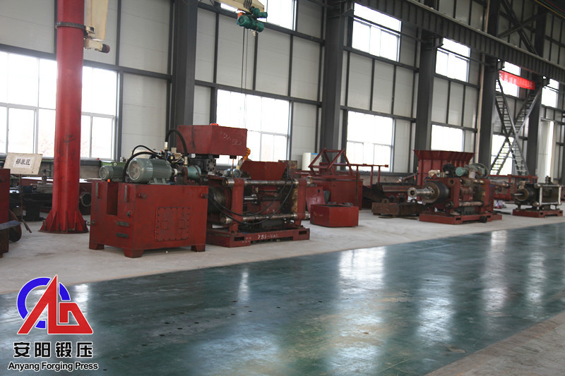 壓塊機生產裝配車間 壓塊機生產裝配車間