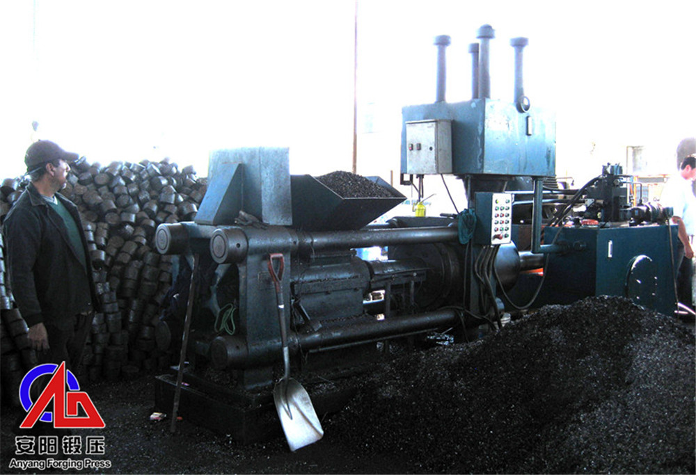 2臺壓塊機在墨西哥客戶處壓鋼屑 2臺壓塊機在墨西哥客戶處壓鋼屑