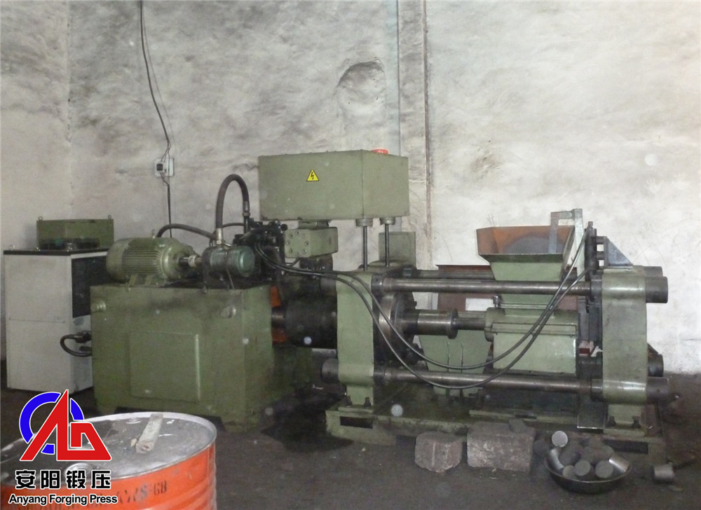 金屬壓塊機壓制鋁屑 金屬壓塊機壓制鋁屑